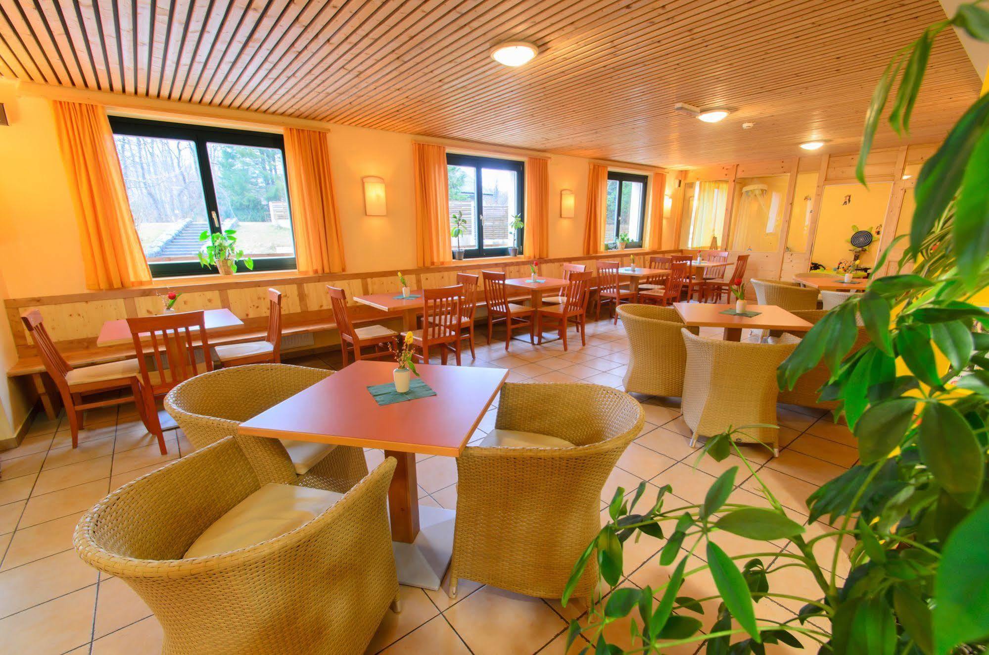Jufa Hotel บาดเอาส์ซี ภายนอก รูปภาพ